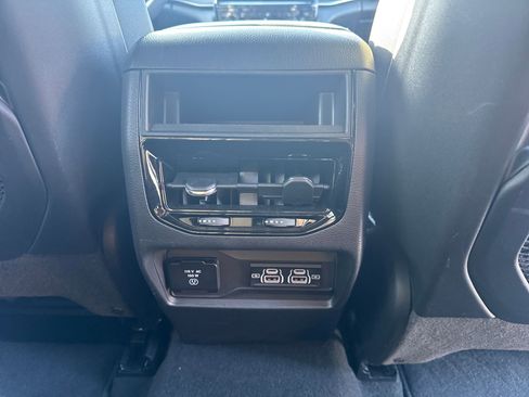 Used 2024 Jeep Grand Cherokee Altitude AWD/4WD image 31