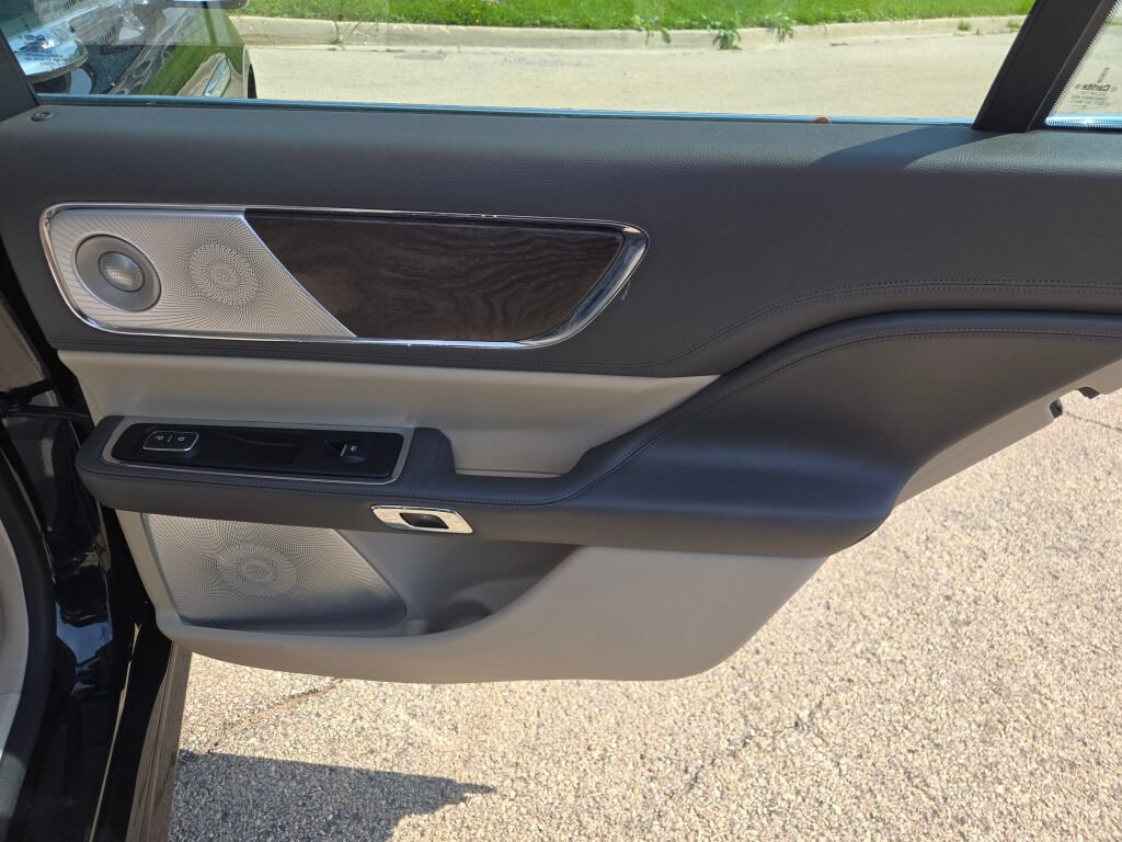Used 2019 Lincoln Continental Reserve AWD/4WD image 12