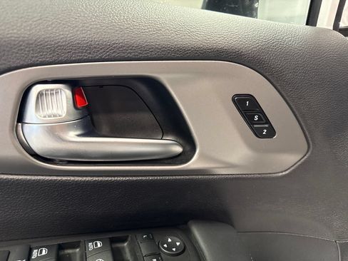 Used 2025 Chrysler Pacifica Select FWD image 29