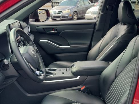 Used 2022 Toyota Highlander XSE FWD image 22