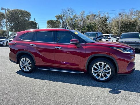 Used 2023 Toyota Highlander Limited image 7