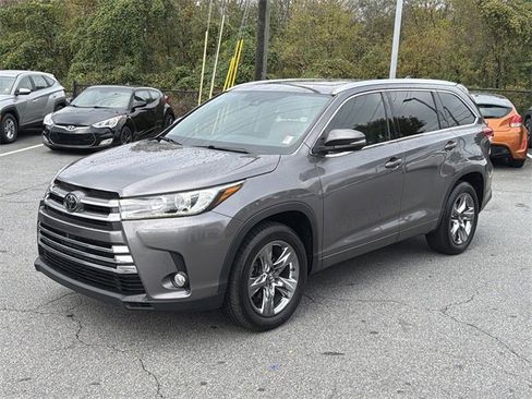 Used 2018 Toyota Highlander Limited Platinum image 3