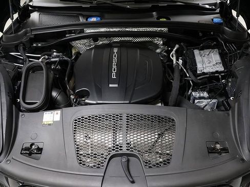 Used 2021 Porsche Macan image 37