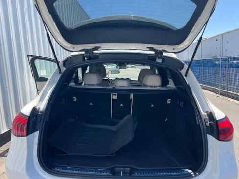 Used 2023 Mercedes-Benz GLC 300 image 11