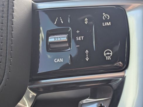 Used 2025 Land Rover Range Rover SE AWD/4WD image 25