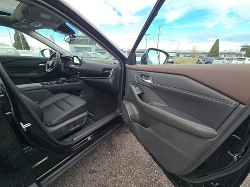 Used 2023 Nissan Rogue SL w/ SL Premium Package image 11