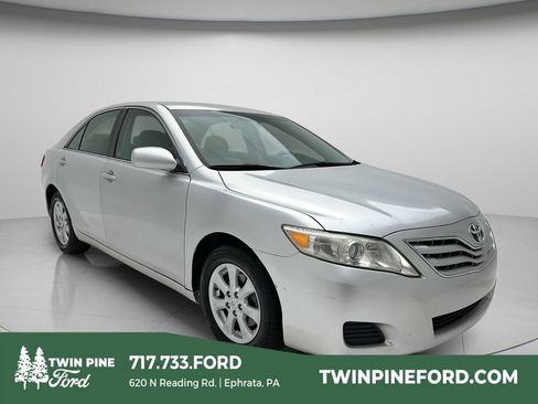 Used 2011 Toyota Camry LE w/ LE Extra-Value Pkg FWD image 1