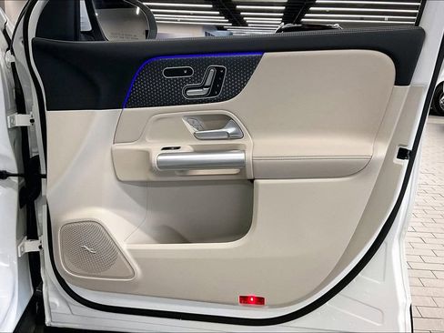 Certified 2025 Mercedes-Benz GLA 250 4MATIC image 16