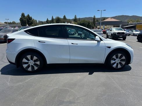Used 2021 Tesla Model Y Long Range AWD/4WD image 4