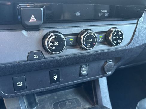 Used 2017 Toyota Tacoma TRD Sport w/ Tow Package RWD image 21