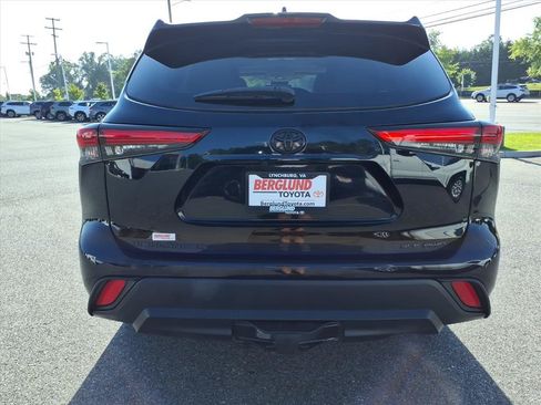 Used 2021 Toyota Highlander XLE AWD/4WD image 11