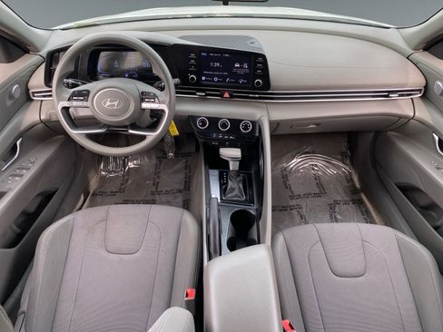Used 2024 Hyundai Elantra SE image 10