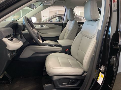 New 2026 Ford Explorer Active w/ Active Comfort Package AWD/4WD image 17