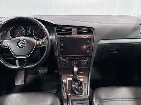 Used 2019 Volkswagen Golf SE w/ Driver Assistance Package image 10