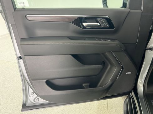 New 2026 Chevrolet Suburban Premier image 21