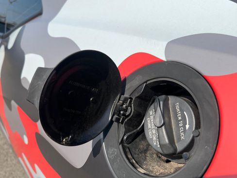 Used 2017 Dodge Challenger SRT Hellcat image 17