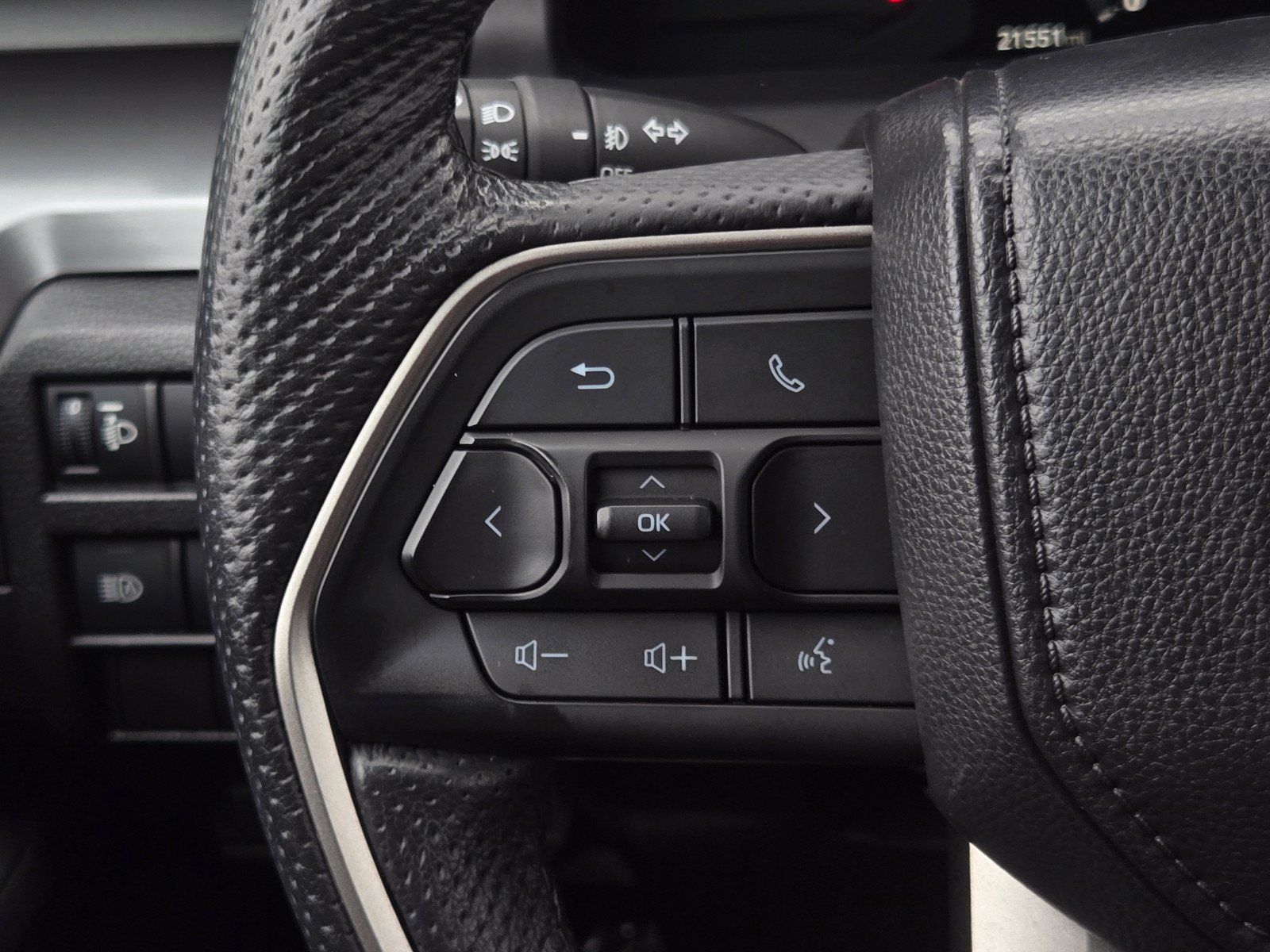 Certified 2025 Toyota Tacoma SR5 AWD/4WD image 21
