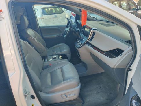 Used 2015 Toyota Sienna XLE image 18