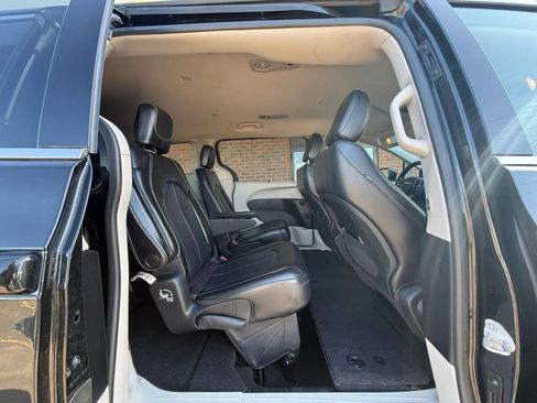 Used 2021 Chrysler Voyager Lxi image 20