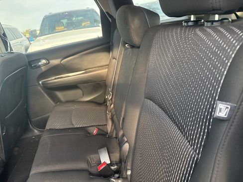Used 2020 Dodge Journey SE w/ SE Popular Equipment Group image 5