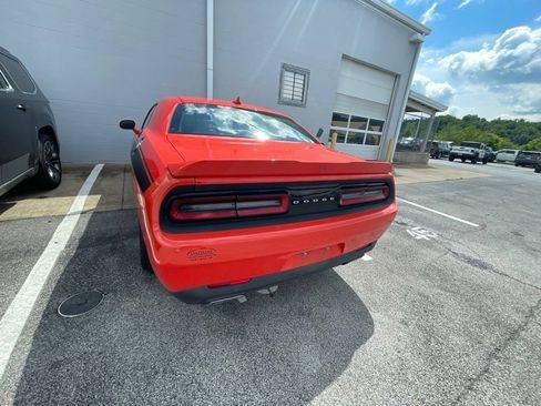 Used 2016 Dodge Challenger SXT Plus RWD image 9