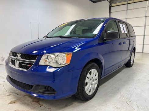 Used 2018 Dodge Grand Caravan SE w/ UConnect Hands-Free Group FWD image 12