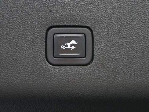 Used 2020 Chevrolet Traverse LT w/ LT Premium Package image 21