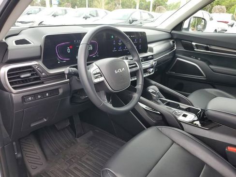 Certified 2025 Kia Telluride LX image 14