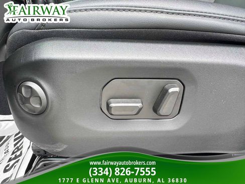 Used 2025 Jeep Gladiator Rubicon w/ Convenience Group AWD/4WD image 22