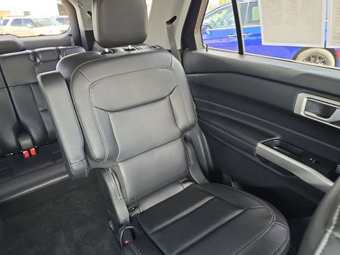 Used 2023 Ford Explorer XLT w/ Equipment Group 202A AWD/4WD image 14