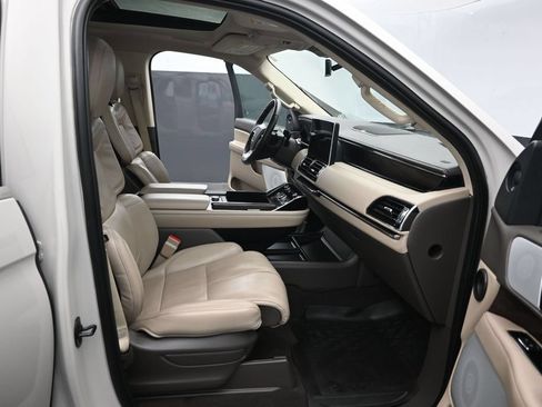 Used 2024 Lincoln Navigator L Reserve AWD/4WD image 38