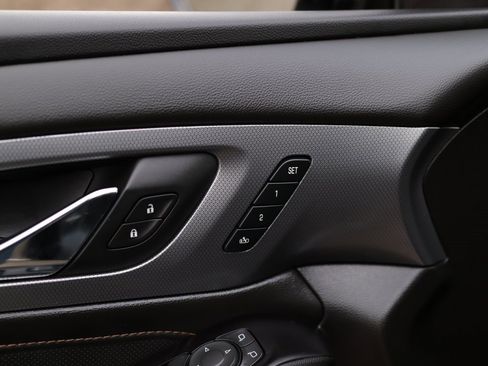 Used 2018 Chevrolet Traverse Premier w/ Driver Confidence II Package image 27