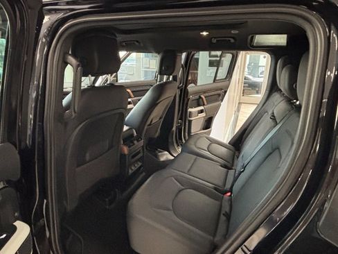 Used 2023 Land Rover Defender 110 S AWD/4WD image 9
