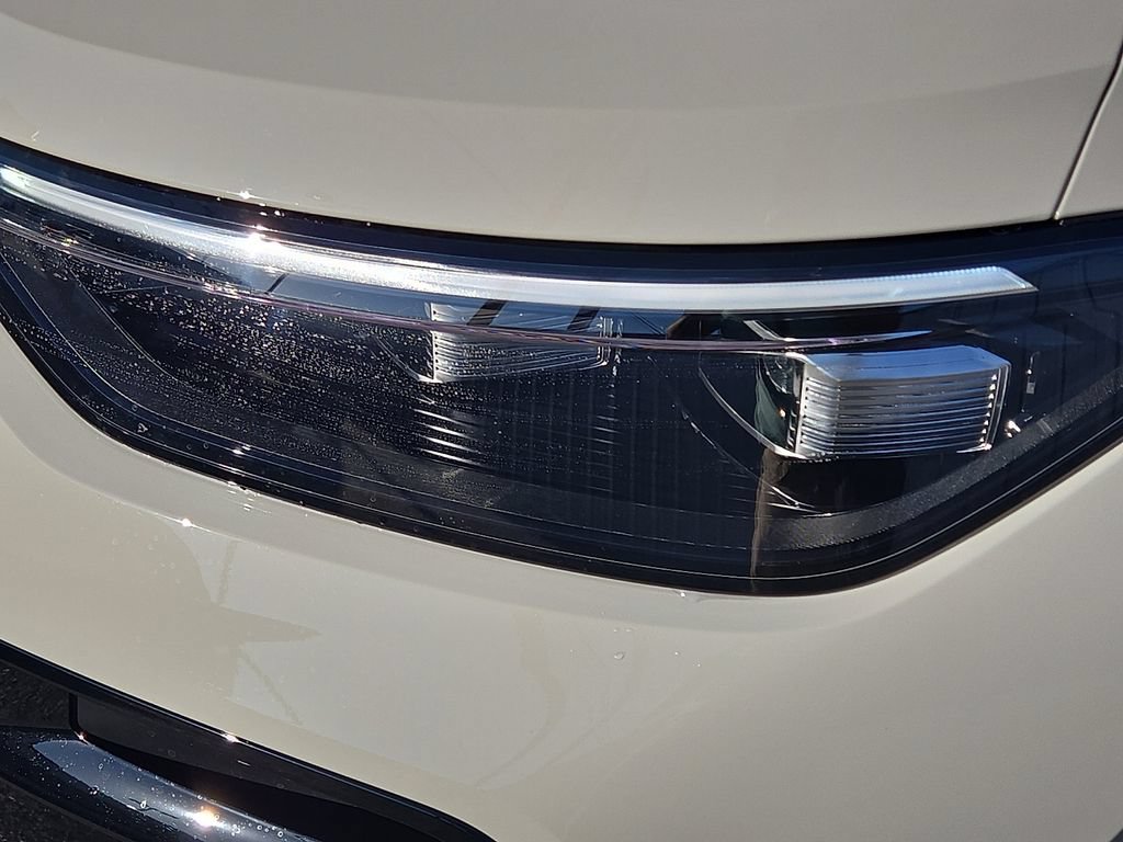 New 2026 Volkswagen Tiguan SE R-Line FWD image 7