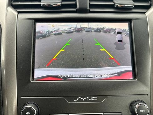 Used 2020 Ford Fusion SE FWD image 25