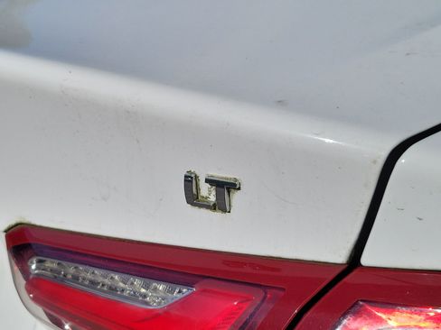 Used 2021 Chevrolet Malibu LT FWD image 6