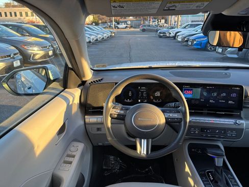 Used 2025 Hyundai Kona SEL image 34