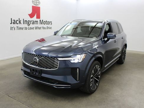 Certified 2025 Volvo XC90 B6 Plus AWD/4WD image 2