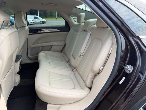 Used 2020 Lincoln MKZ FWD image 16