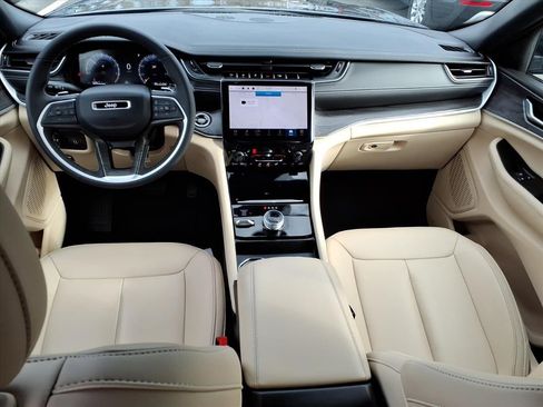 Certified 2024 Jeep Grand Cherokee Limited image 10