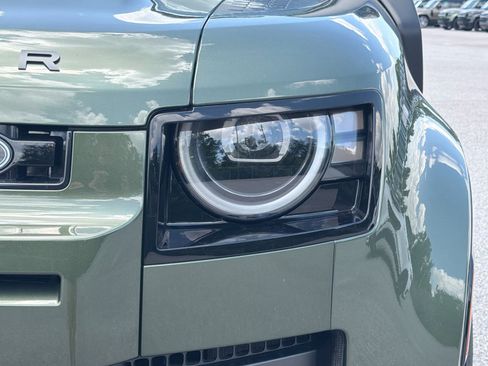 New 2026 Land Rover Defender 110 X-Dynamic SE AWD/4WD image 9