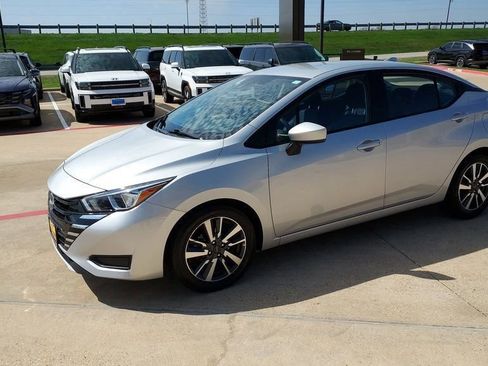 Used 2023 Nissan Versa SV image 7