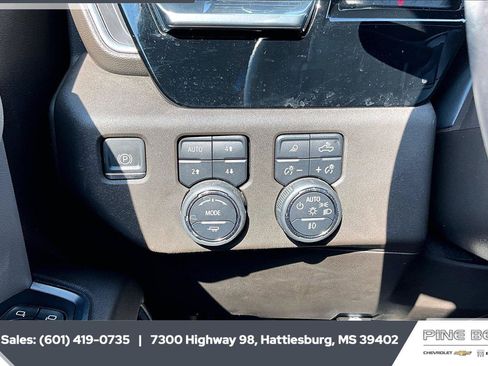 Used 2023 Chevrolet Silverado 1500 LTZ AWD/4WD image 23