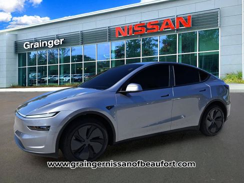 Used 2026 Tesla Model Y AWD image 2
