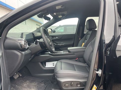 Used 2025 Chevrolet Equinox LT w/ Convenience Package II image 11