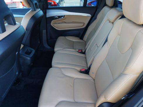 Used 2017 Volvo XC90 T5 Momentum w/ Convenience Package image 19