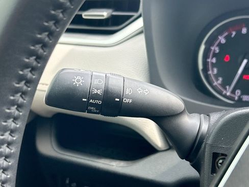 Used 2023 Toyota RAV4 XLE Premium FWD image 27