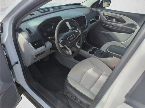 Used 2023 GMC Terrain SLE w/ Driver Convenience Package image 9