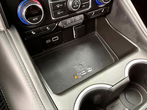 Used 2024 Chevrolet Tahoe Z71 w/ Luxury Package image 33