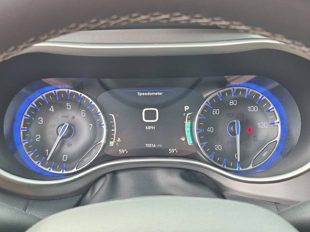 Used 2024 Chrysler Pacifica Touring-L FWD image 16